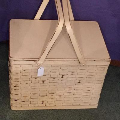 Vintage Picnic Basket, ready for you to fill.