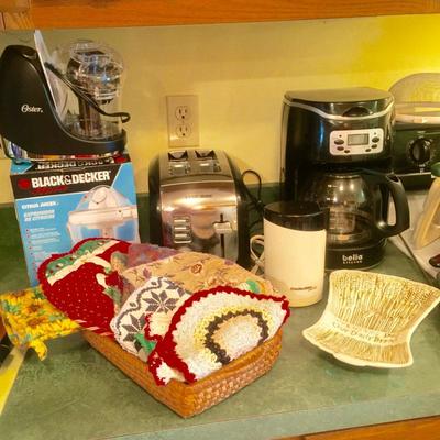 Bella Coffee Maker and Coffee Grinder, Black & Decker Toaster, Black & Decker Citrus Juicer, Vintage Pot Holders.