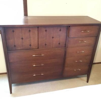 Saga by Broyhill Chest of Drawers