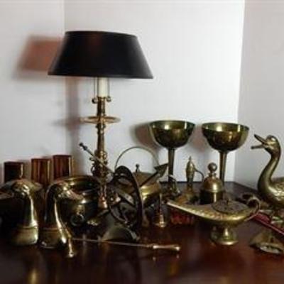 Various decorative desk items