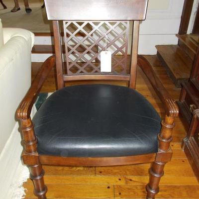 Black leather chair $150
2 available
23 X 22 X 38