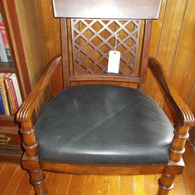 Black leather chair $150
2 available
23 X 22 X 38