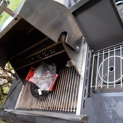 Gas grill $100