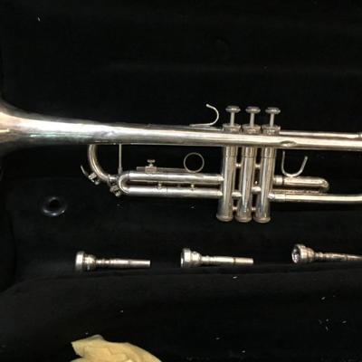Trumpet w/ 3 mouthpieces.