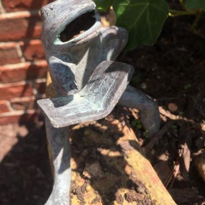 Outdoor frog sculpture.