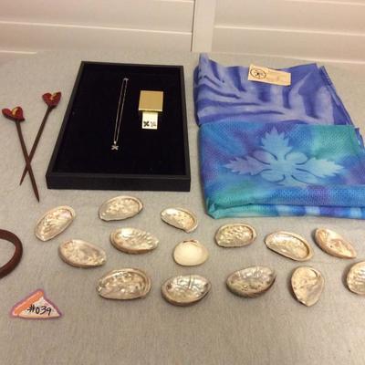 JYR039 Hawaiian Sarong, Shells, & Jewelry