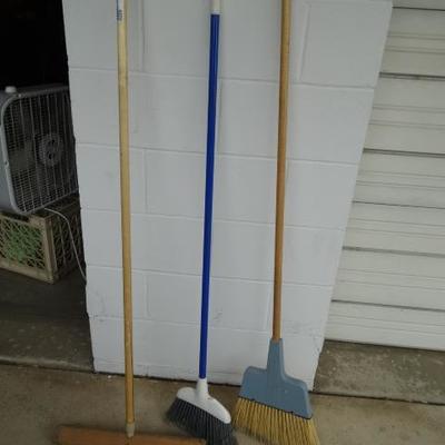 Lot of 3 brooms.