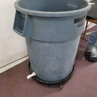 Brute Trash Can on Casters with Spout