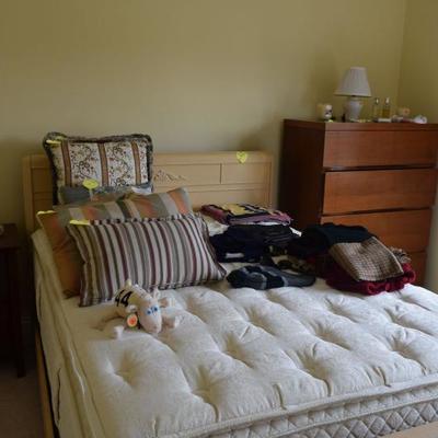 Bed, Linens, & Clothes