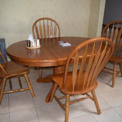 Table w 4 Chairs