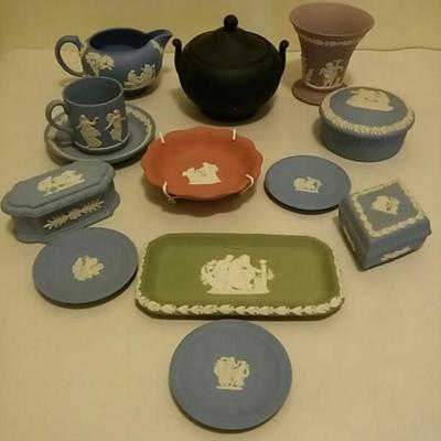 Multicolored Wedgwood - 12 Pieces