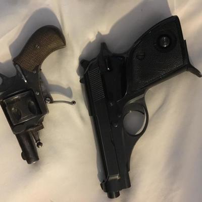 pistols/handguns 