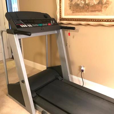 Vintage treadmill in working condition measures 39
