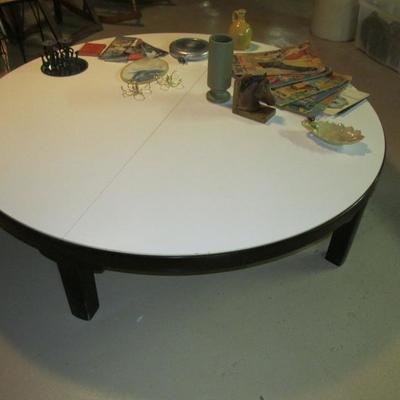 Dunbar 5' round coffee table