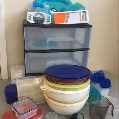 SDD045 Tupperware & Other Plastic Containers