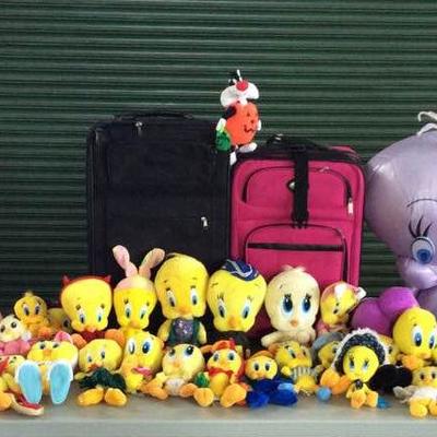 SDD069 Luggage & Huge Stuffed Tweety Bird Collection