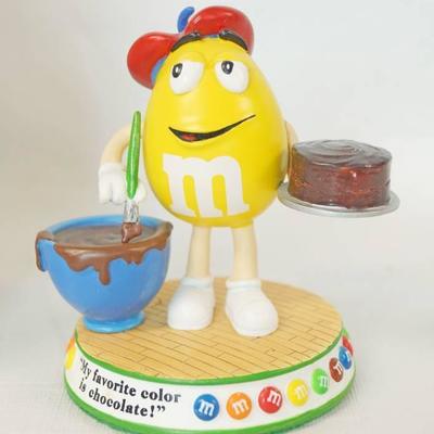 _Chocolate Masterpiece_ M&M Sweet Treats Figurine