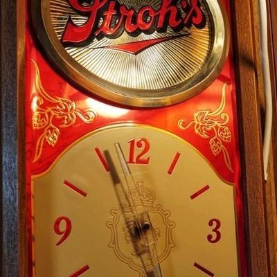 Vintage Stroh's clock - great condition - works 
