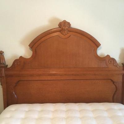 Lexington Victoria Sampler Collection 
Victorian Mansion Queen Bed