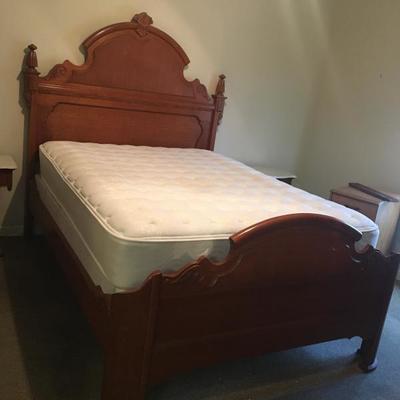 Lexington Victoria Sampler Collection 
Victorian Mansion Queen Bed