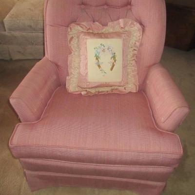 Pink Comfy Living Room Chair