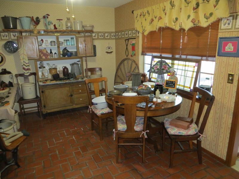 OKC Sale with Vinyls, HighEnd Studio Equipment, and Primitive Decor by