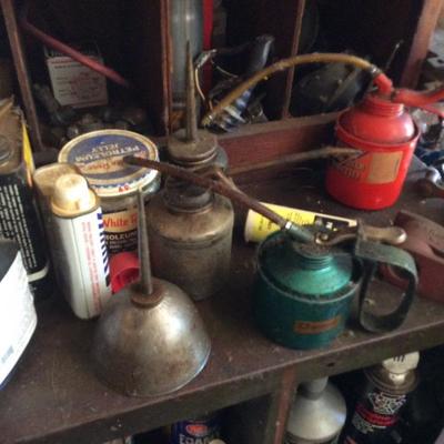 MANY VINTAGE OIL CANS