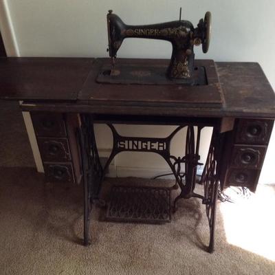 ONE OF 4 SEWING MACHINES