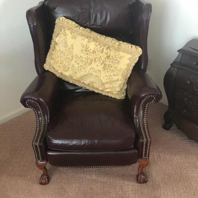 Leather sitting chair 