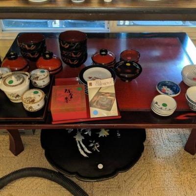 Japanese lacquered table from the 1950s with folding legs for a tea ceremony.