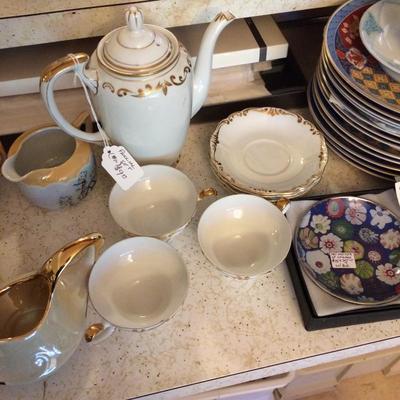 Miscellaneous collectible dishware and fine China.