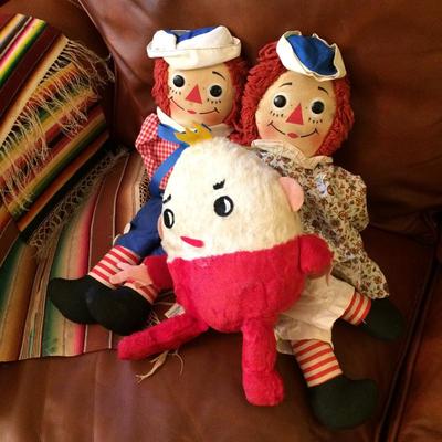 Humpty Dumpty with a Raggedy Ann and Andy.