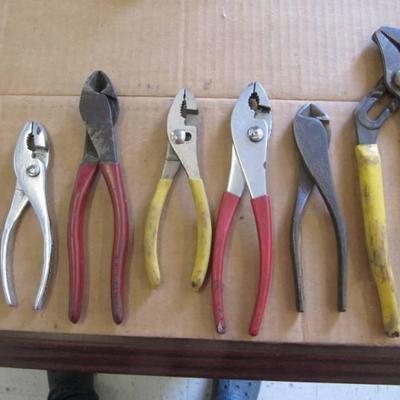 LOT OF 7 PLIERS AND WIRE CUTTERS (SHOP TOOLS)