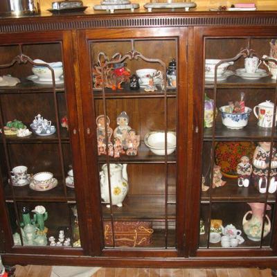 vintage glass display case with locking doors   BOY IT NOW  $ 165.00