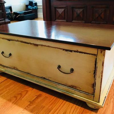Antiqued beige/ivory Chest/ Trunk. Dark cherry wood finish on top. Slightly used