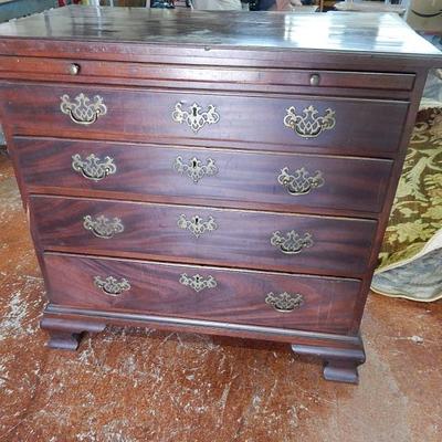 Early Chippendale Dresser,Pull-Out Tray