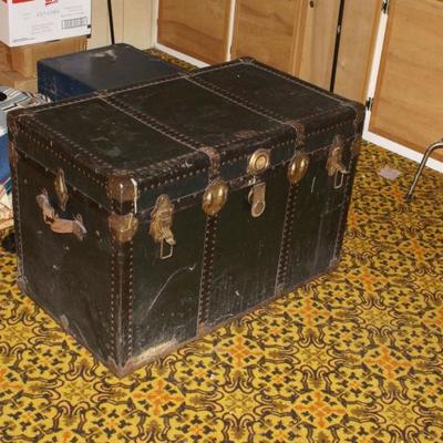Old Travelers Trunk 
