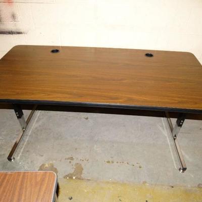 Classroom style table 8
