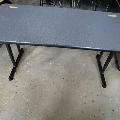 Classroom style table