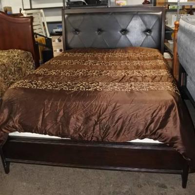 Queen Size Leather and Wood Bed Frame mattress and