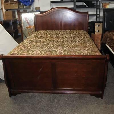Queen Size Wooden Sleigh Bed mattress and box spri ...