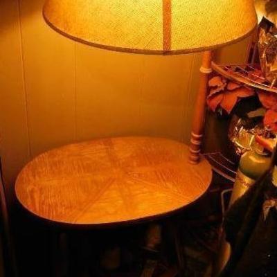 1 End Table with Lamp