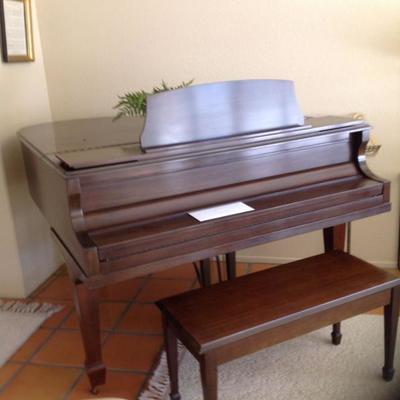 Beautiful baby grand piano. Taking offers