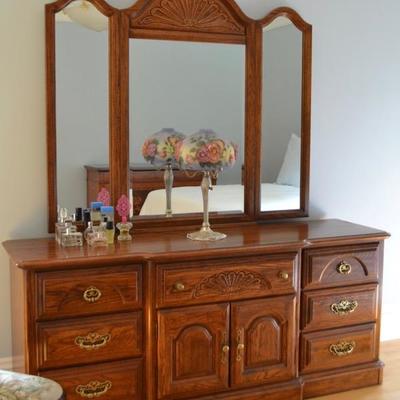 Sumter Cabinet Co. mirrored dresser
