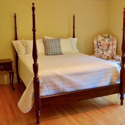 Crescent queen four poster bed