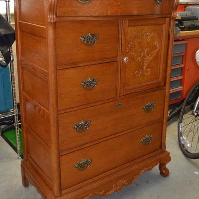 Lexington Furniture reproduction Victorian golden oak dresser