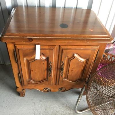 End Table Cabinet / Nightstand IB2010  Local Pickup https://www.ebay.com/itm/113232463188