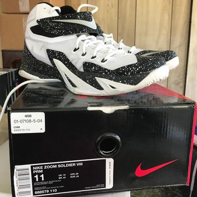 Nike mens size 10.5 and 11
