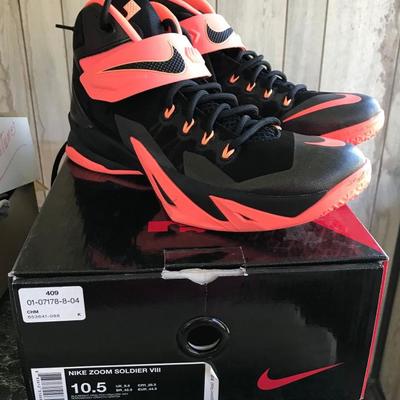 Nike mens size 10.5 and 11
