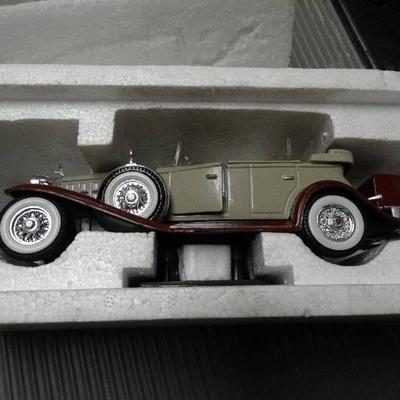 1932 Cadillac Phaetan die cast in box